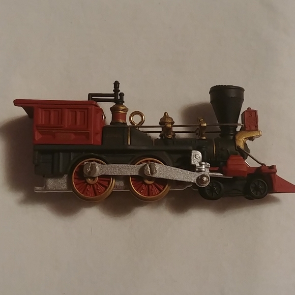 **5 for $20   Lionel General Steam Locomotive Hallmark Ornament - Picture 5 of 5